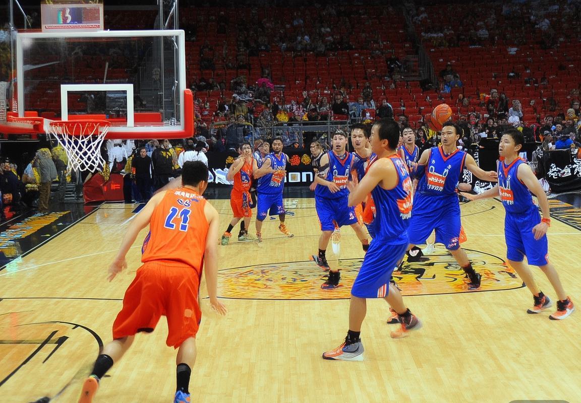 2013年CBA粤京巅峰对决：战术解析与精彩瞬间回顾